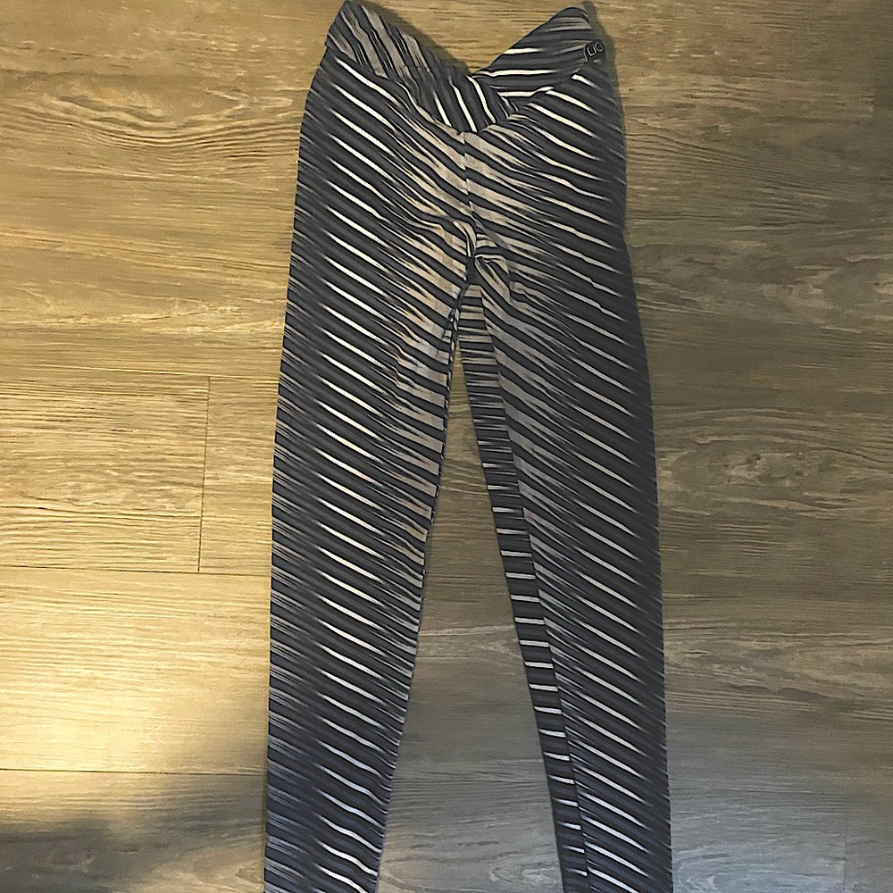 Lici fit Grey stripped v cut leggings size small